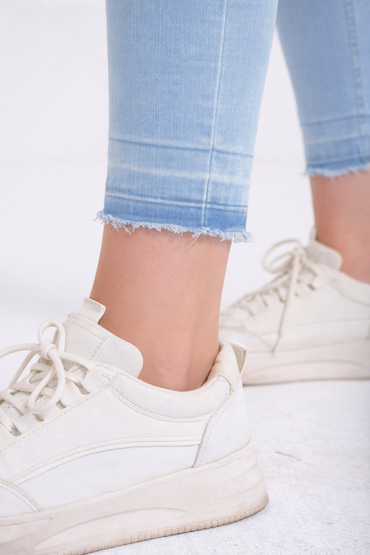 Light wash skinny jeans front view — Clutch Denim
